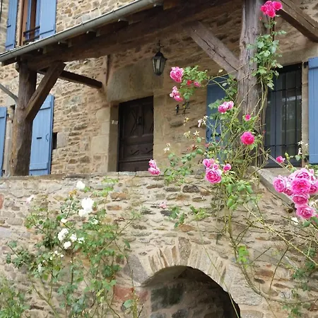 La Maison Aux Volets Bleus