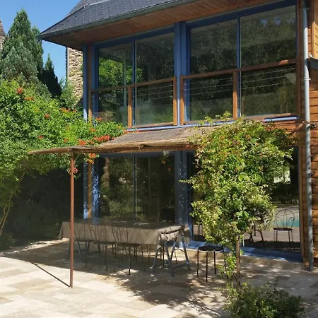 La Maison Aux Volets Bleus *