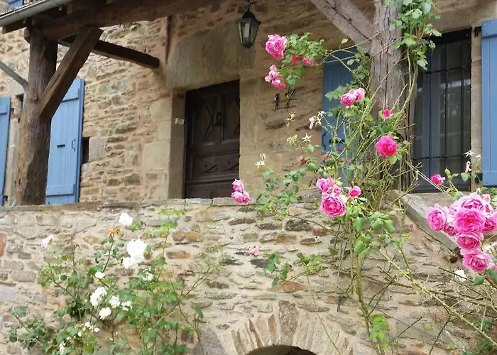 La Maison Aux Volets Bleus