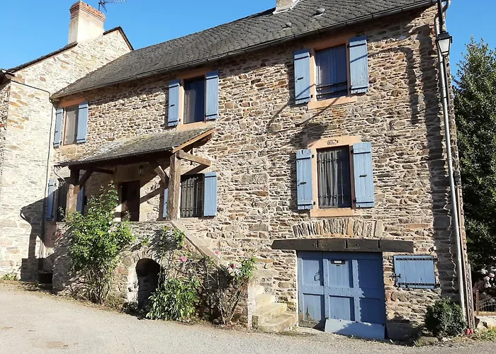 La Maison Aux Volets Bleus *